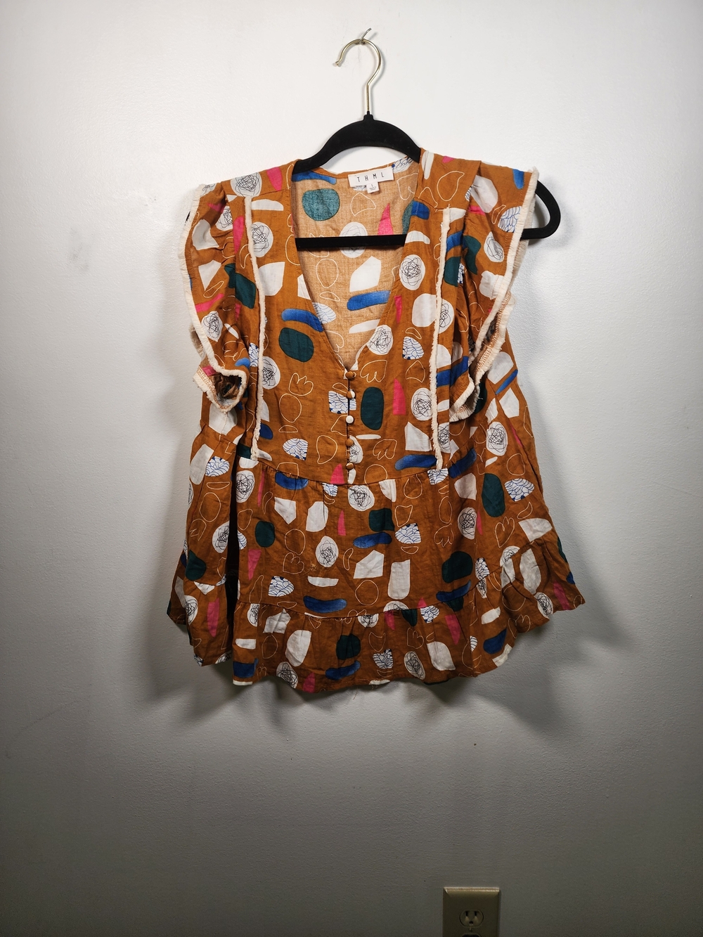 THML Sleeveless V-Neck Ruffle Trim Tank Top in Rust Multi Color Size Large - Picture 3 of 5